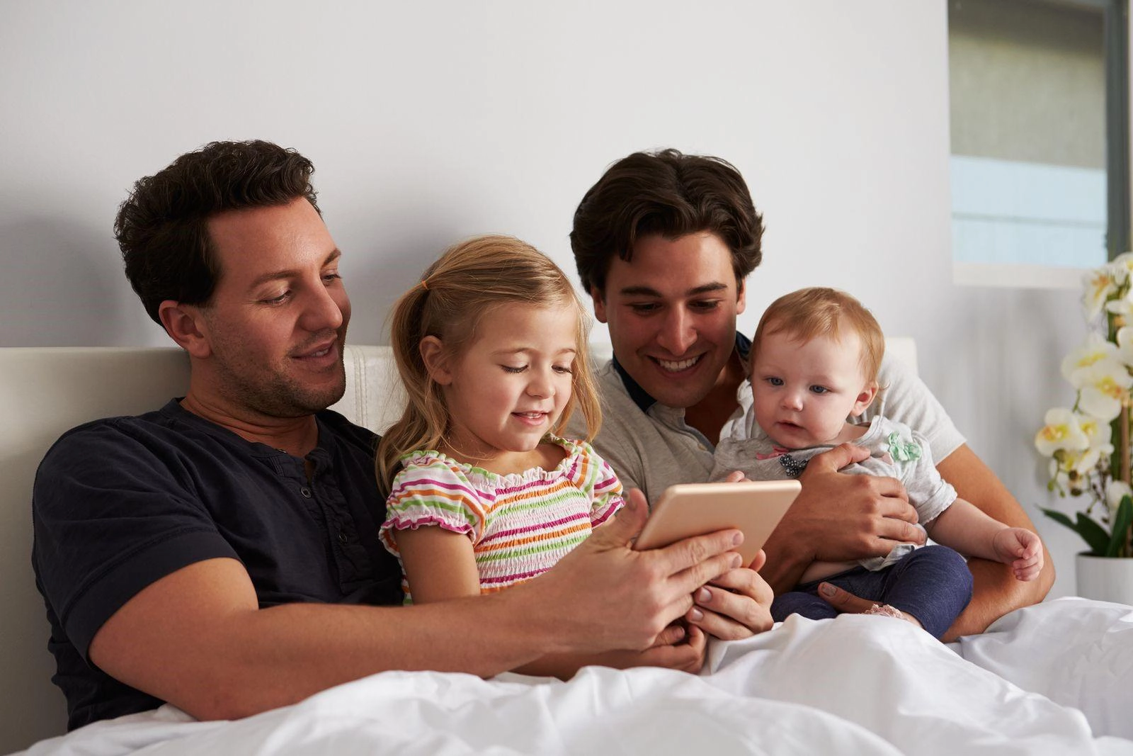 GPA gay en Grèce: les couples LGBT ont-ils droit à la maternité de substitution?